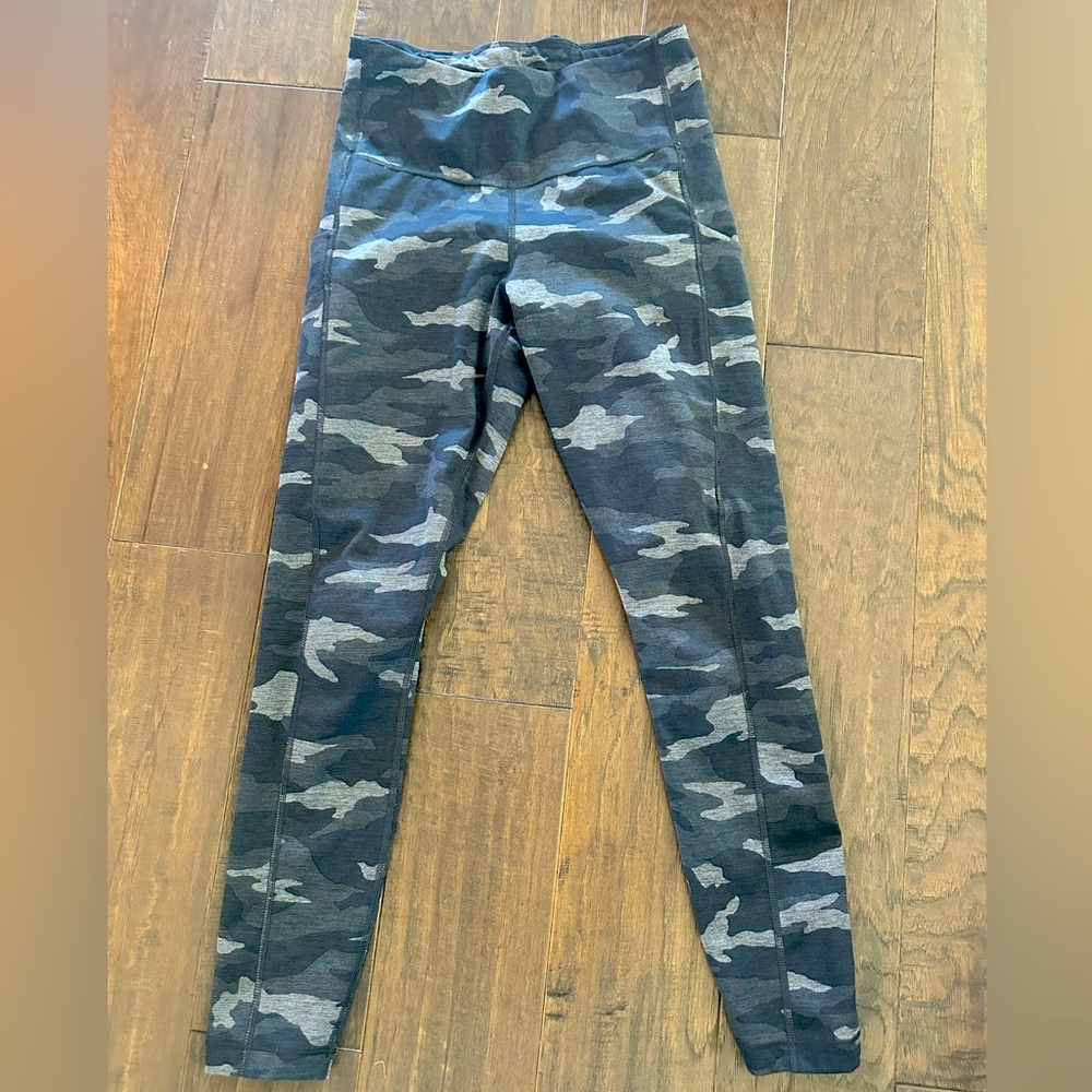 Athleta salutation leggings
